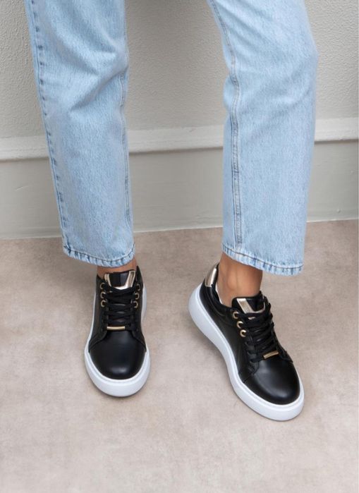 Продам новые кроссовки из Турции