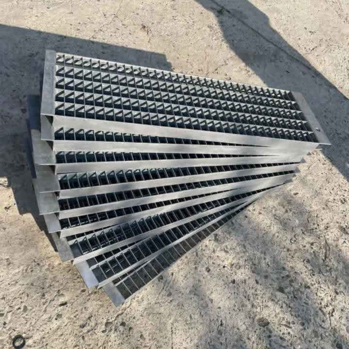 Trepte zincate galvanizate