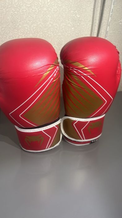 Шлем адидас, перчатки бокс