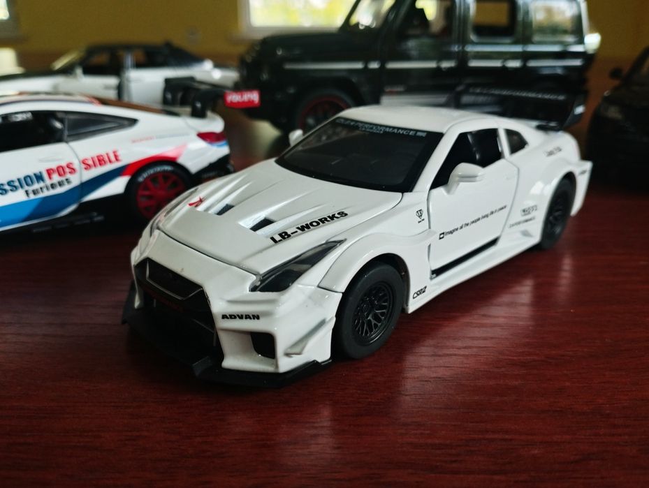 Металлические машинки для коллекции