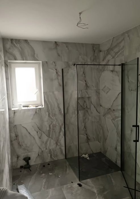 Echipă de Meseriași executam lucrări