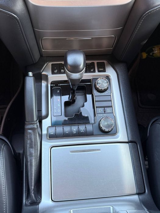 Продается LAND CRUISER 200