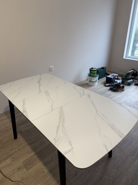 Чисто нова разтегателна трапезна маса