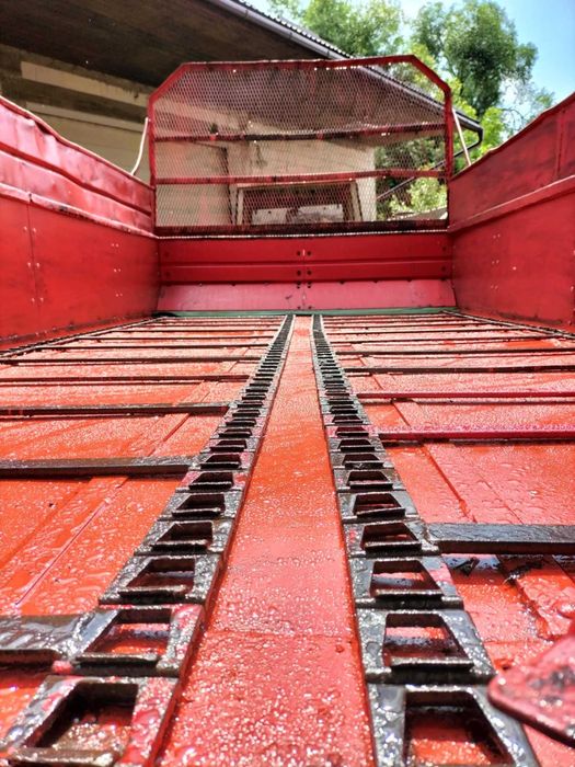 Remorca de împrăștiat gunoi