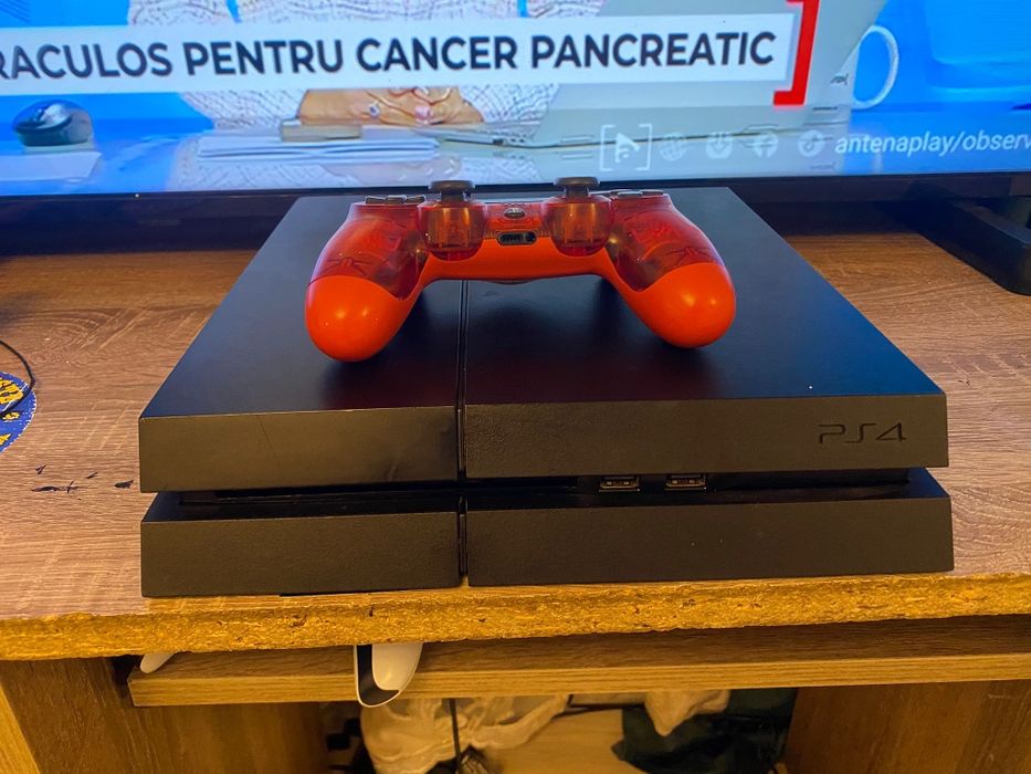 Vand PS 4 in stare buna