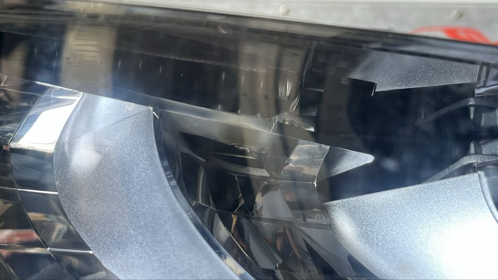 Skoda Superb 2020 десен фар