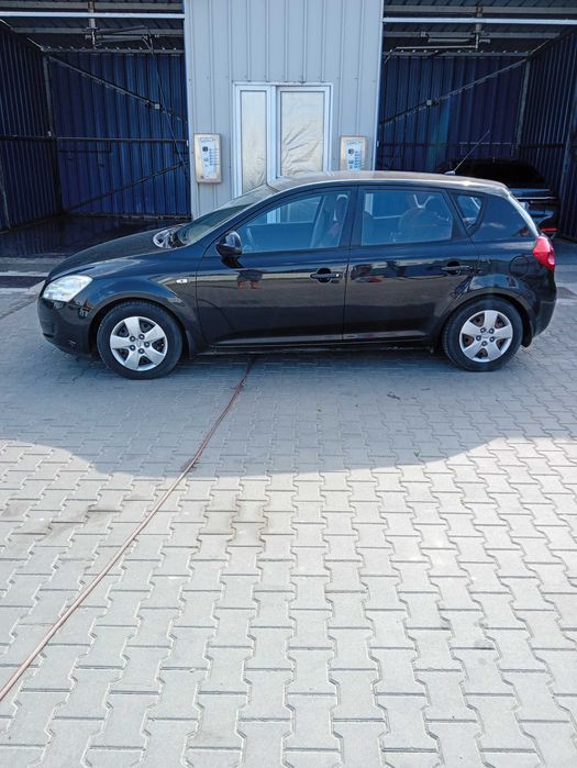 Vând KIA ceed 1.4 benzina an 2008