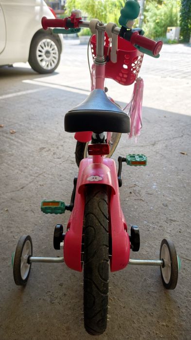Bicicleta fetite roz cu roti ajutătoare