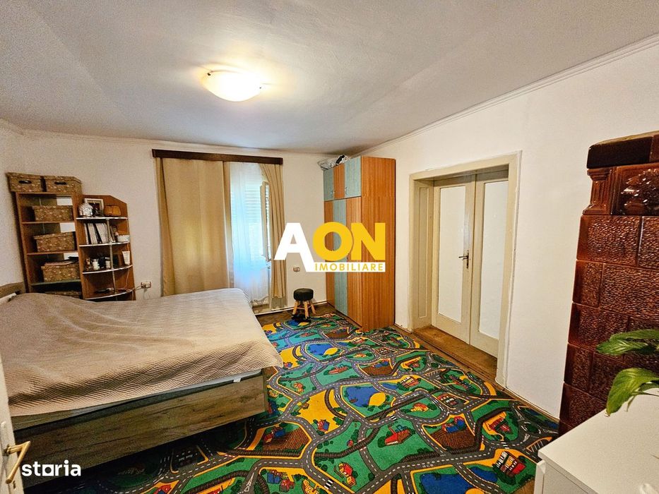Casa renovata, 2 corpuri de cladire + anexe, 1331 mp teren, Paclisa