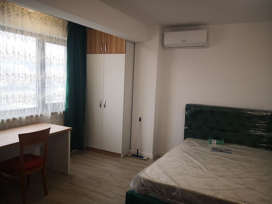 Proprietar apartament 1 camera Comat Towers