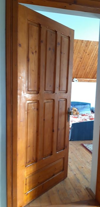 Vind usi din lemn masiv cu toc  stare ca nou