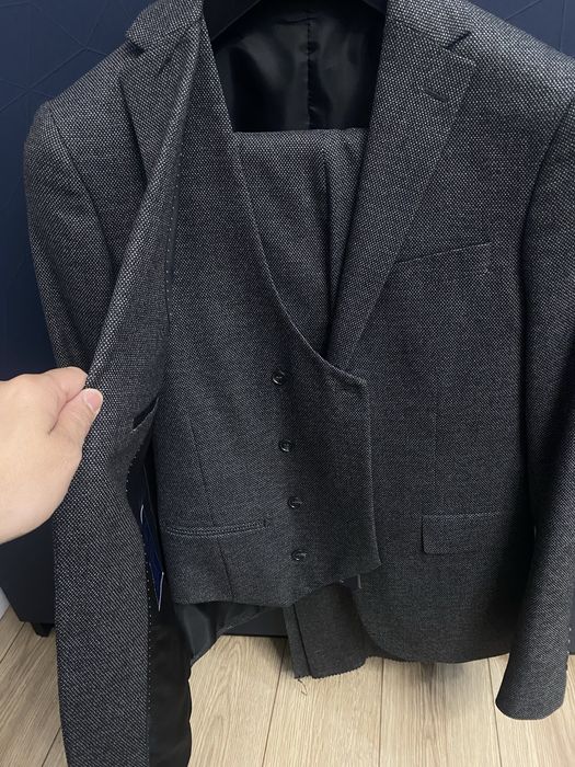 Продам костюм тройка