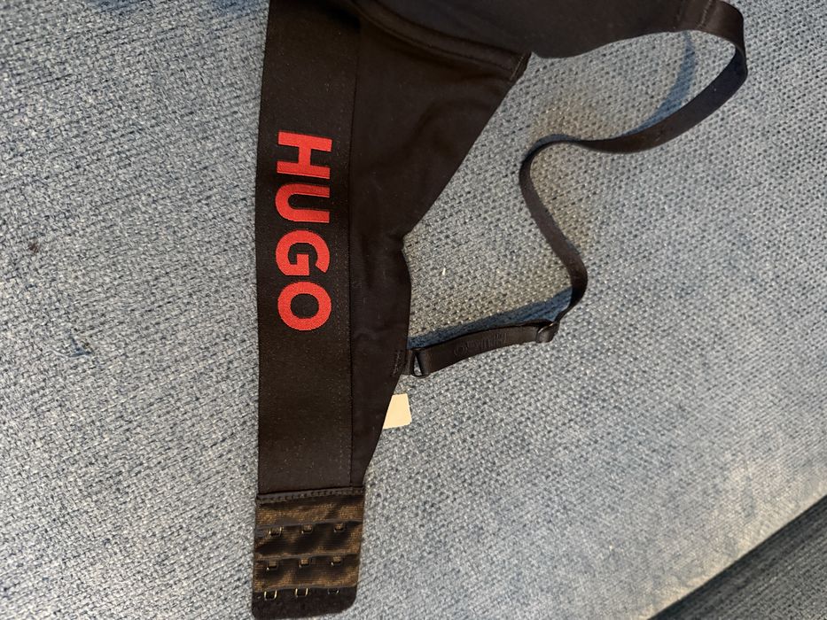 Hugo дамски сутиен 80C с етикети