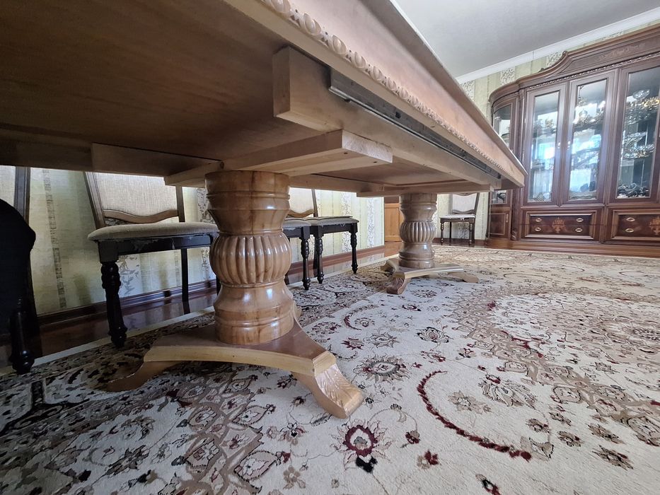 Прадаётся   Стол