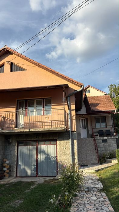 Inchiriez parte duplex