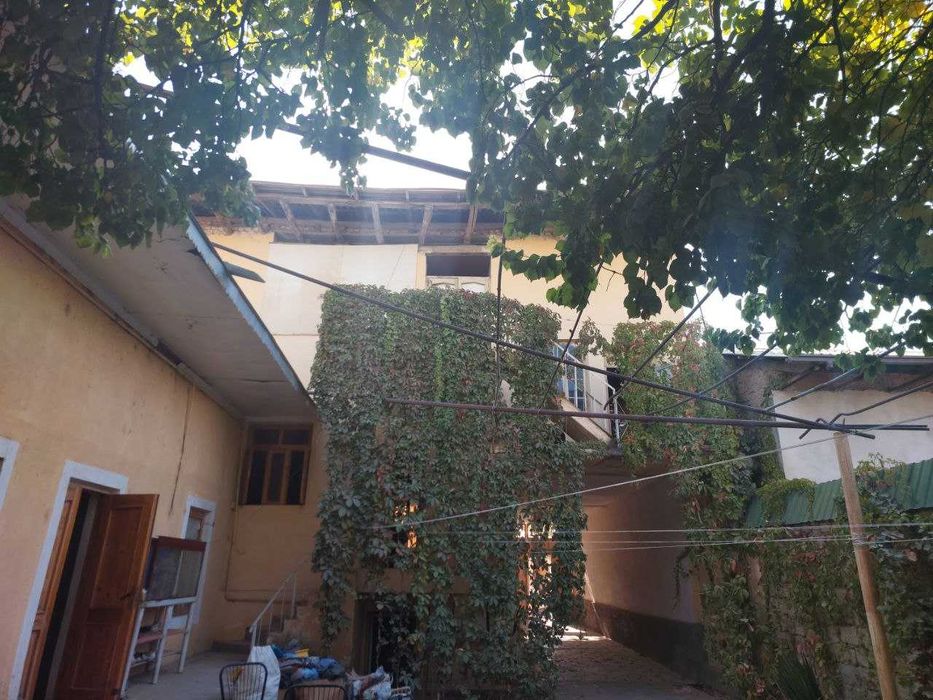 Jizzah Shahrida hovli sotiladi