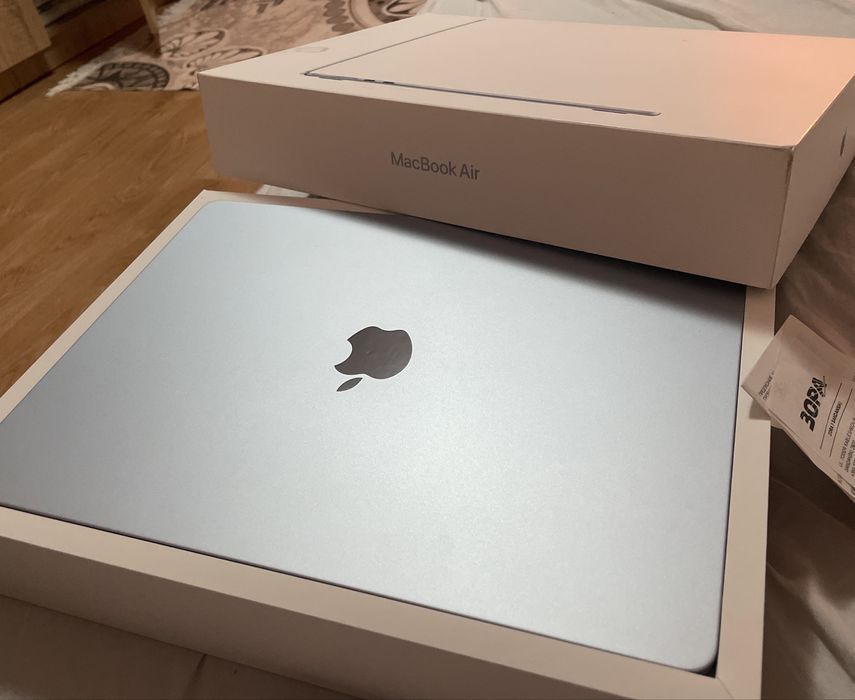 Продавам MacBook Air 15” с M4 чип - чисто нов!