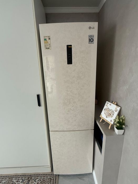 Холодильник LG.