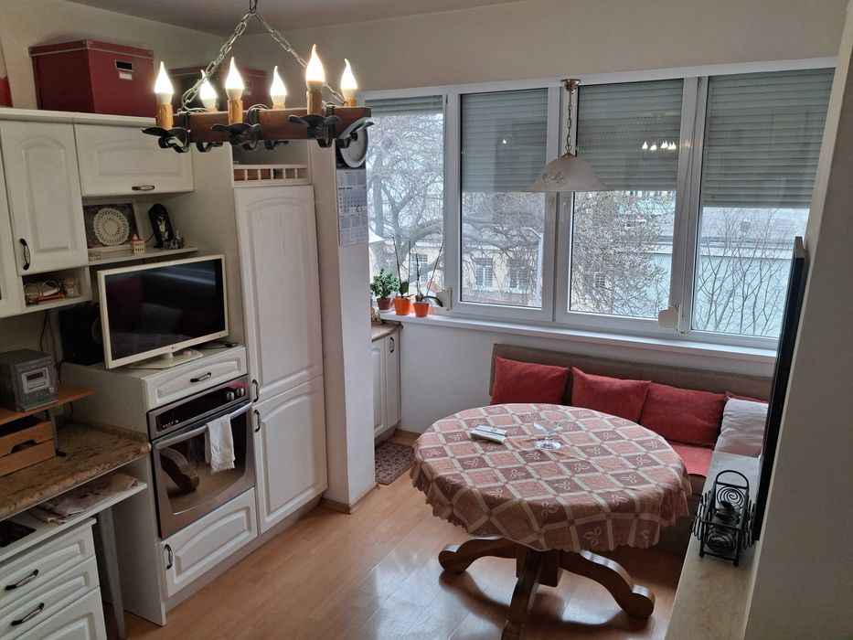 Дава се под наем Двустаен апартамент в Варна, Лятно кино Тракия - 70 кв.м за 448.8 € - Снимка #2