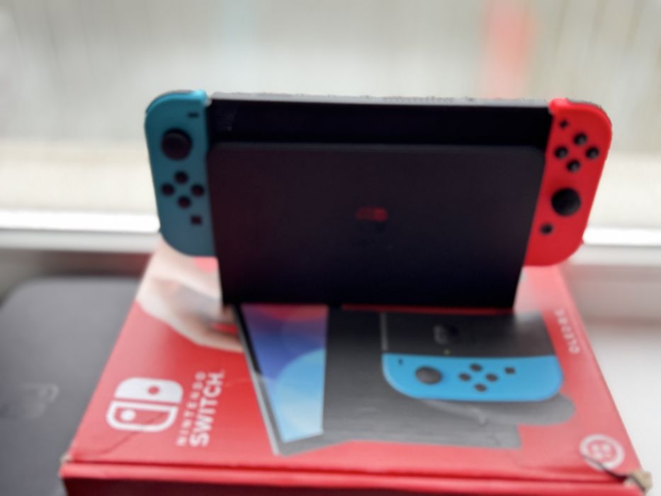 Продам Nintendo Switch OLED (прошитый), в отличном состоянии