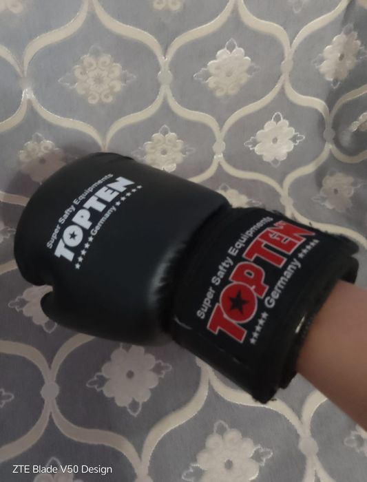 Продам перчатки боксерские