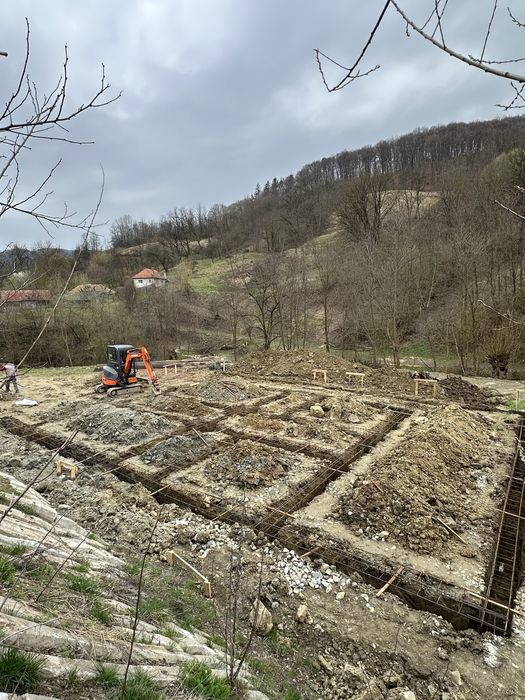 Prestări servicii cu miniexcavator 3tone