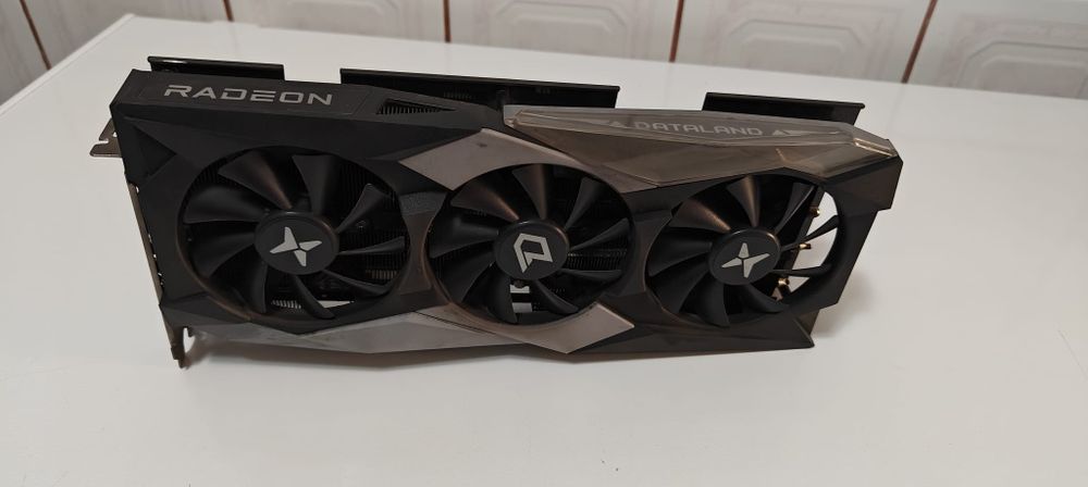 Vând placa video RX6800 16 GB VRam