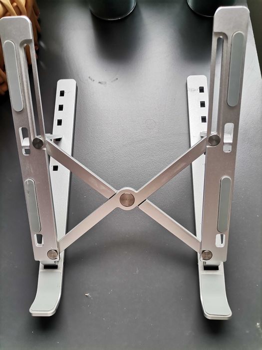 Стойка за лаптоп