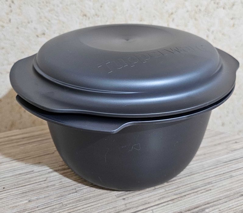 Кастрюля "УльтраПро"  Tupperware, новая