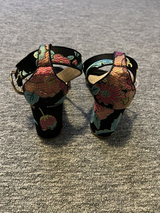 Vand sandale din catifea model floral