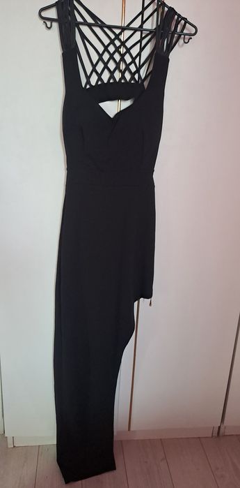 Стилна черна рокля