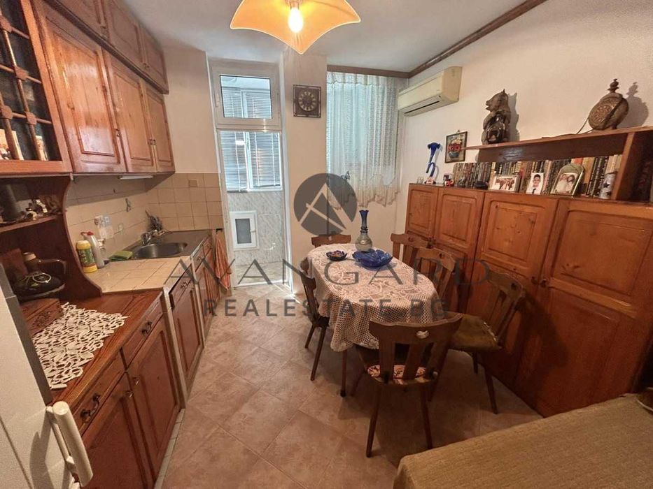 Продава се Двустаен апартамент в Пловдив, Център - 68 кв.м за 2010 €/кв.м - Снимка #6