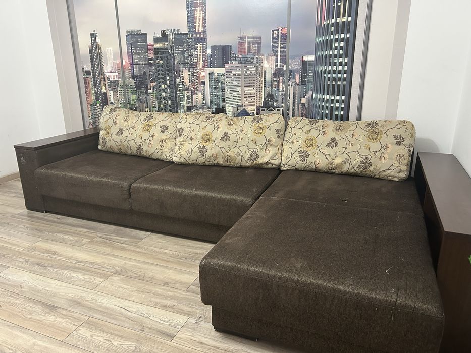 Продам диван угловой 3,5 метра