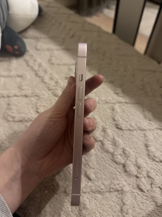 Продам айфон 13,