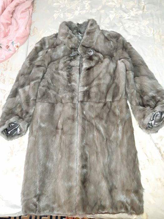 Шуба норка очень красивый цвет срочно продаю цены окчатилная