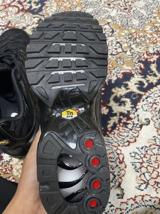 Продам air max tn черный