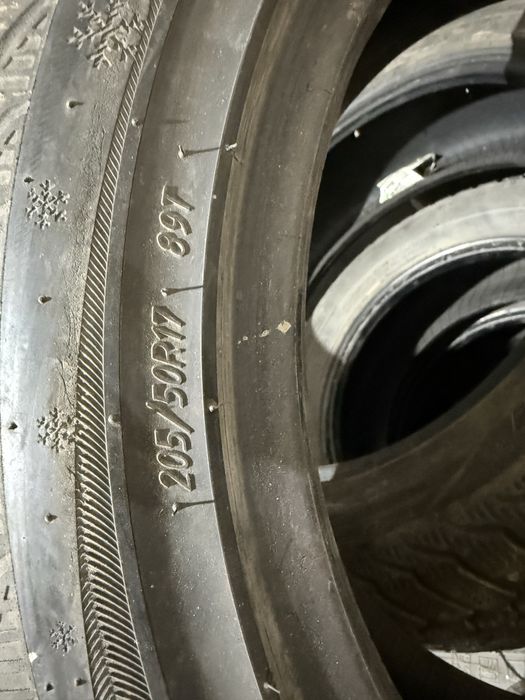 Продам резину 2 штуки за 20.000