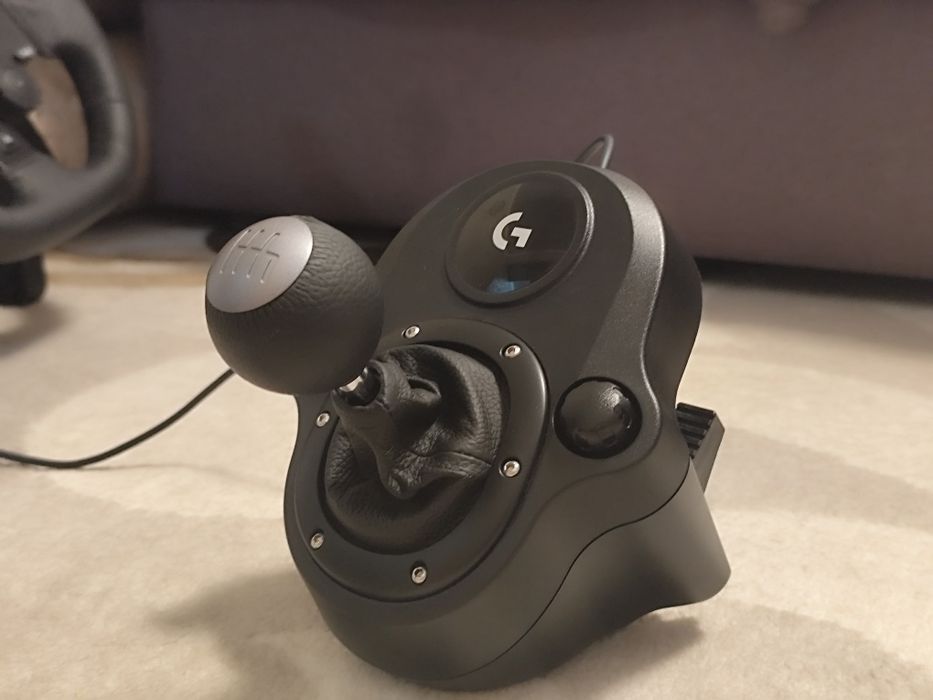 Продам руль Logitech g923