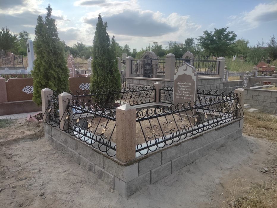 Памятники. Благоустройство могил