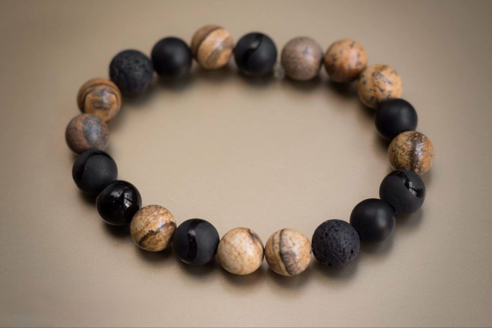 Мъжка гривна с мъниста от полускъпоценни камъни