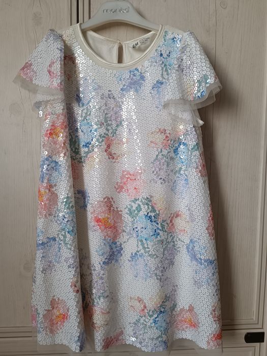 Нарядные платья на девочку