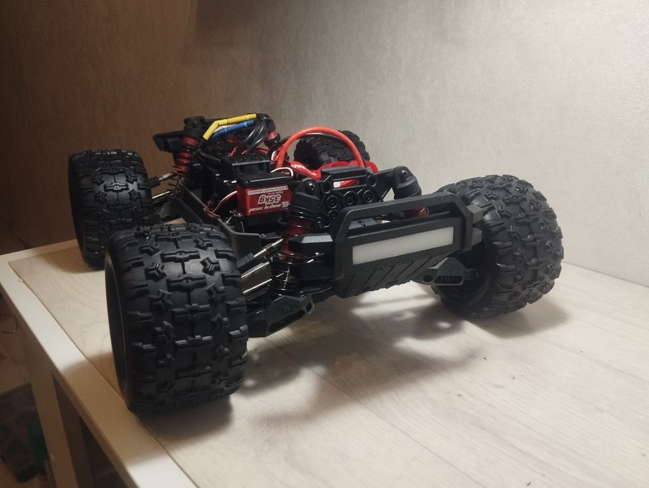 Радиоуправляемая машинка RC