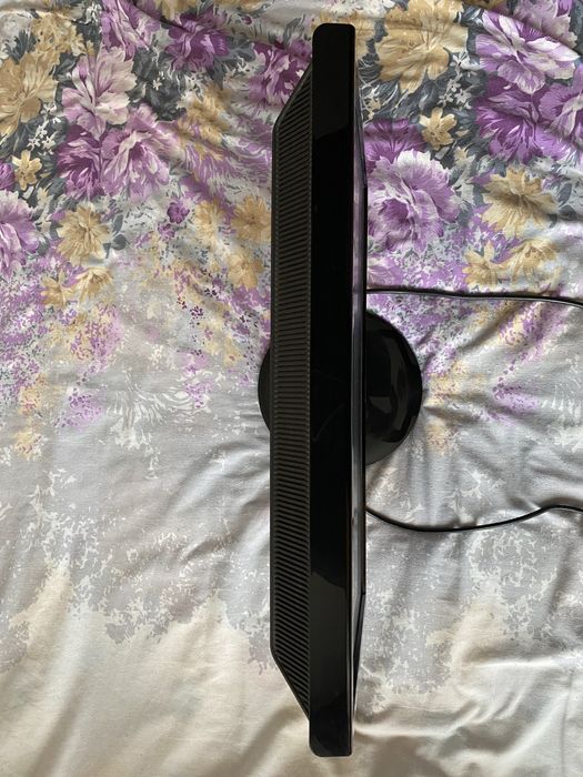 Монитор ASUS.