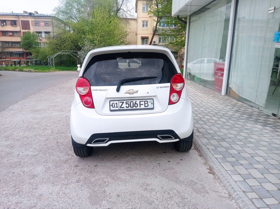 Спарк  автомат каробка сотилади