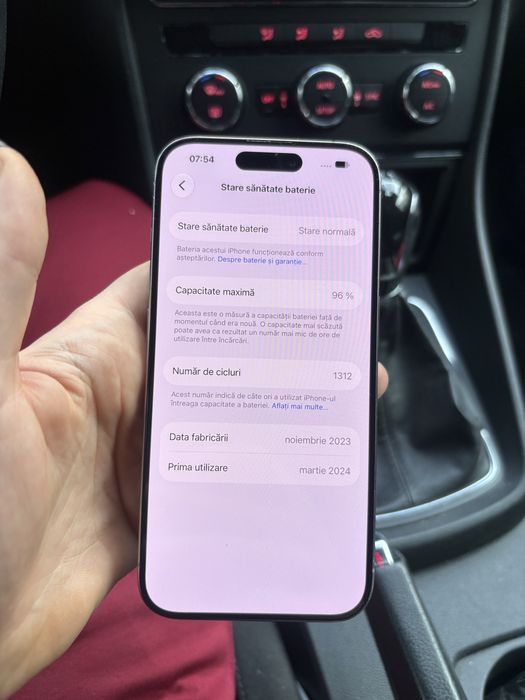 Iphone 15 pro cu sanatatea baterie 96%