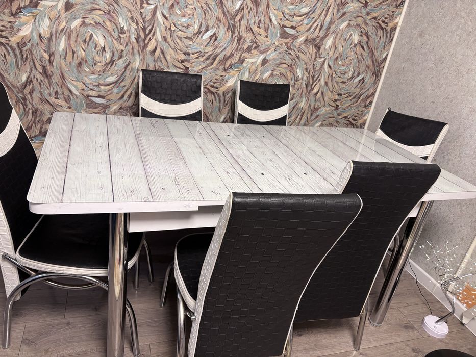 Стол обеденный со стульями