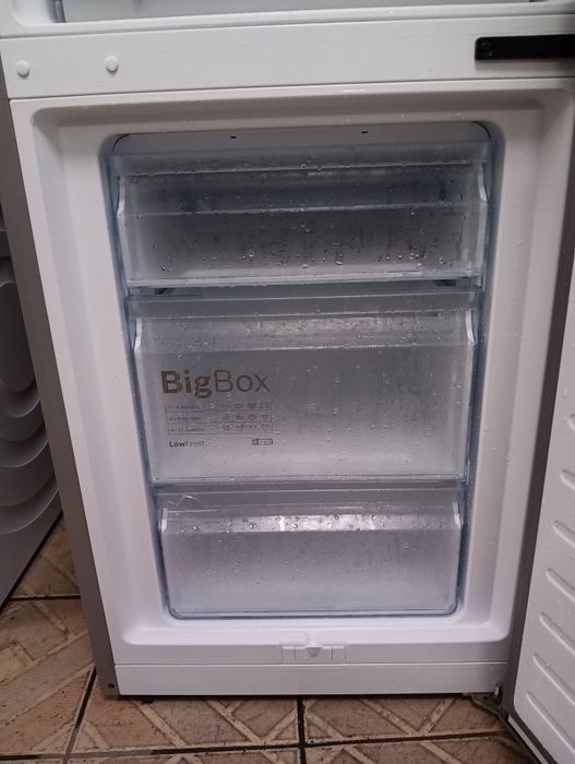 Иноксов комбиниран хладилник с фризер Бош Bosch С+++ 2 години Гаранция