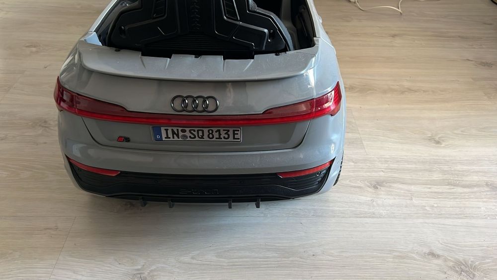 Masinuta electrica pentru copii Audi SQ8A