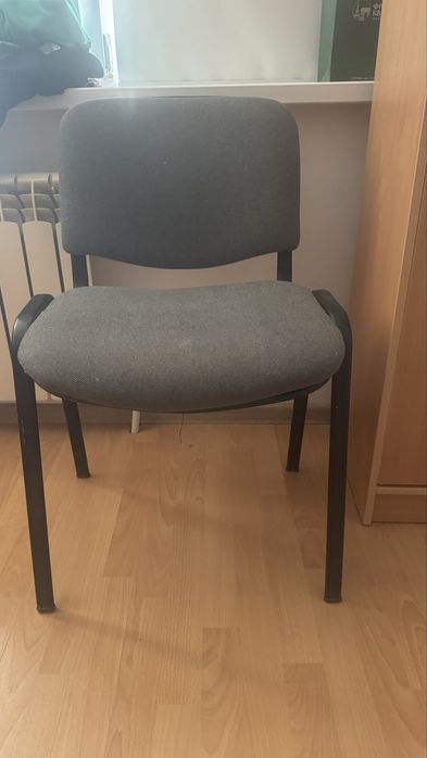 Стулья офисные с метал ножками