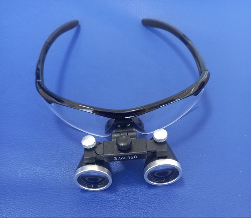 Бинокулярна лупа за стоматология